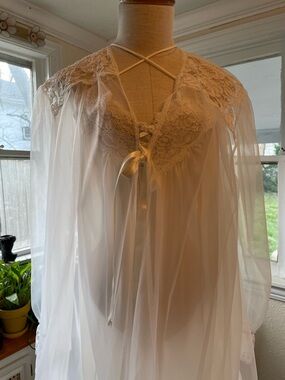 White Lace Chiffon Nightgown Peignoir Set with Tie Front L/XL